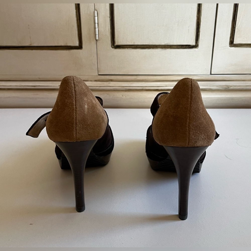 MICHAEL Michael Kors Brown Tan Black Suede Maryjane Gold buckle Pump Size 6.5 - Picture 5 of 16